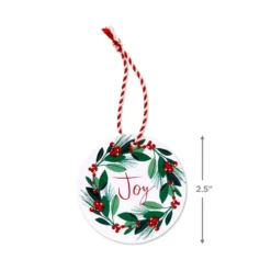 Hallmark 26" Greenery And Berries Christmas Fabric Gift Wrap With Twine And Tag 10 Hallmark 26" Greenery And Berries Christmas Fabric Gift Wrap With Twine And Tag -Gift Wrap Store Greenery and Berries Christmas Fabric Gift Wrap With Tag 5XW2087 05